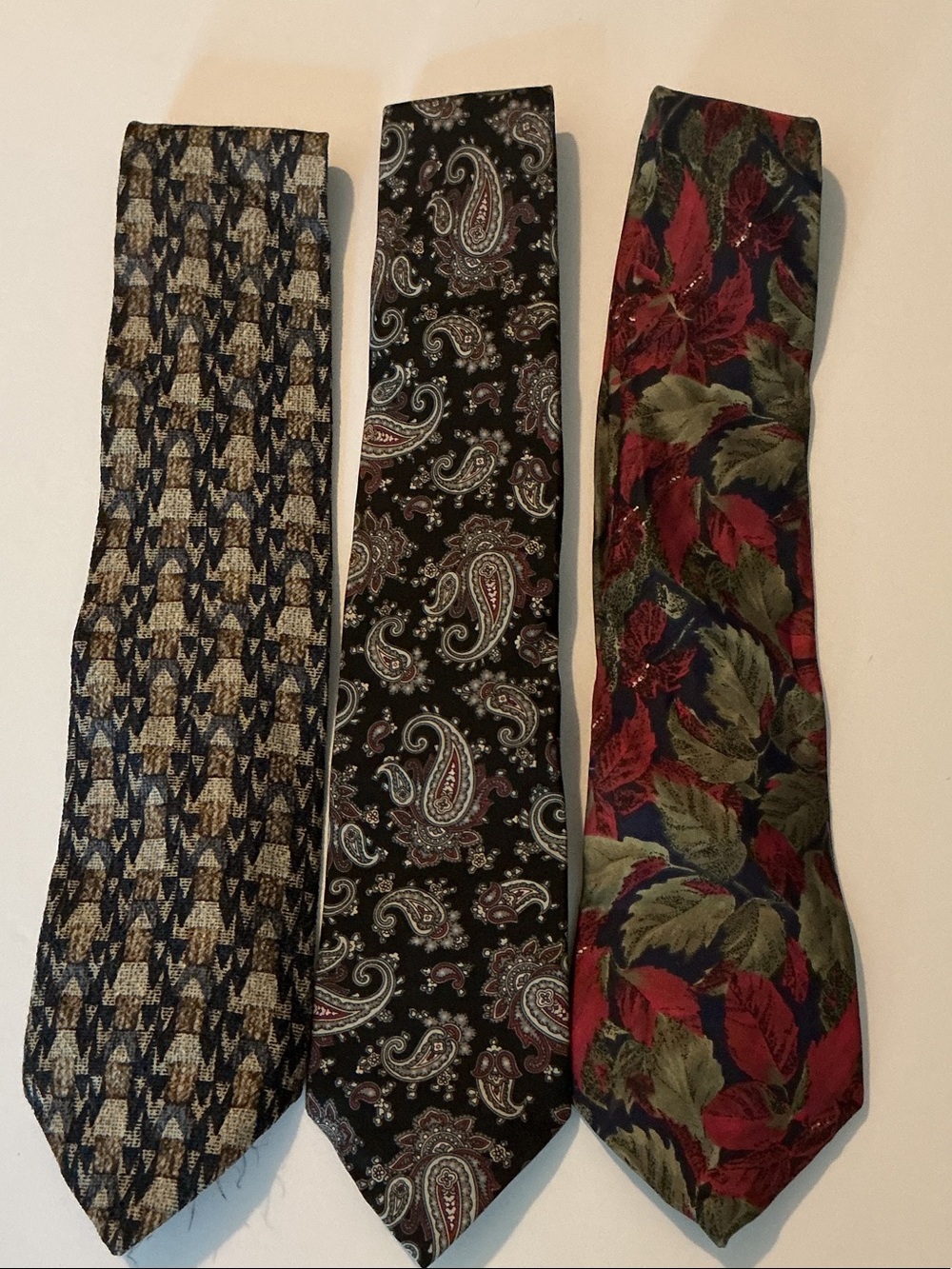 Gant Three-Piece Men's Tie Set in Navy, Black & Green-Red
